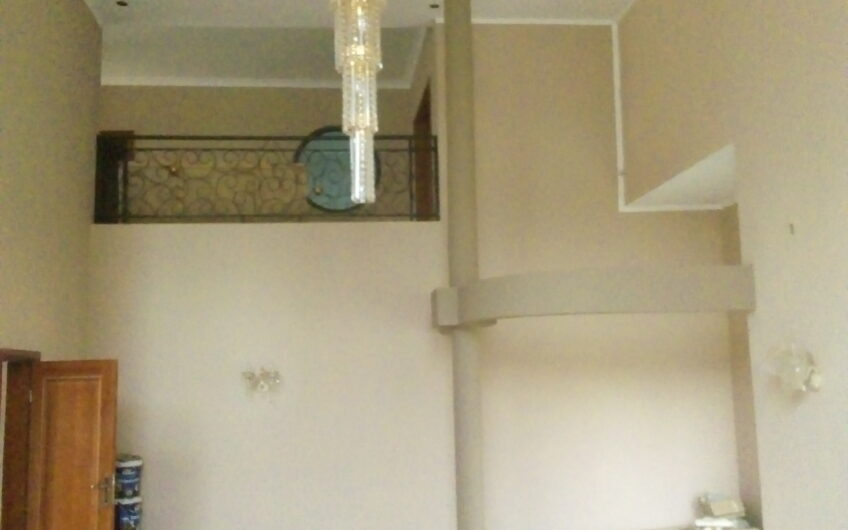 Maison a louer avec piscine dans la ville de Lubumbashi au quartier Golf non de l’hotel pulman