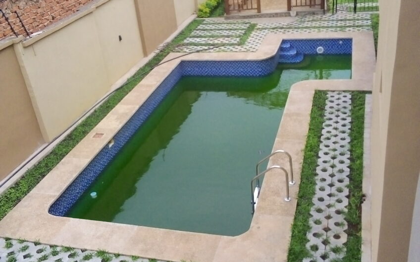 Maison a louer avec piscine dans la ville de Lubumbashi au quartier Golf non de l’hotel pulman
