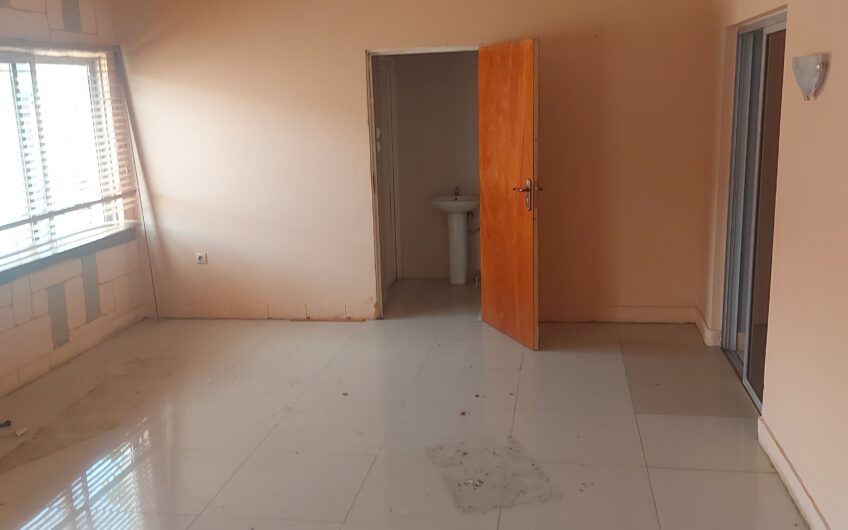 bureau a louer dans la ville de Lubumbashi non loin de la Brasserie Simba