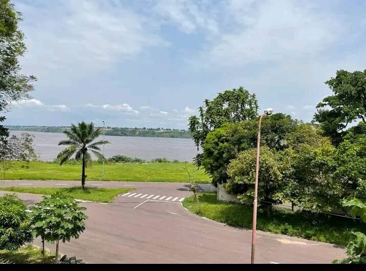 Maison en vente à Kinshasa au bord du fleuve Congo