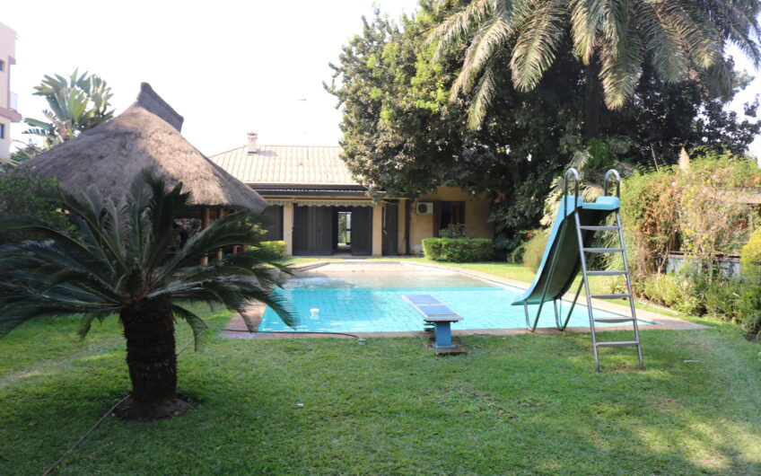 Maison a louer avec piscine dans la ville de Lubumbashi ancien Golf non de pullman hotel