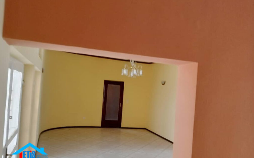 Maison a louer avec piscine dans la ville de Lubumbashi au quartier Meteo golf