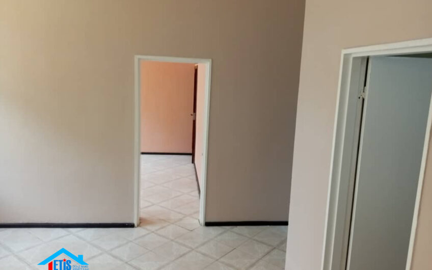 Maison a louer avec piscine dans la ville de Lubumbashi au quartier Meteo golf