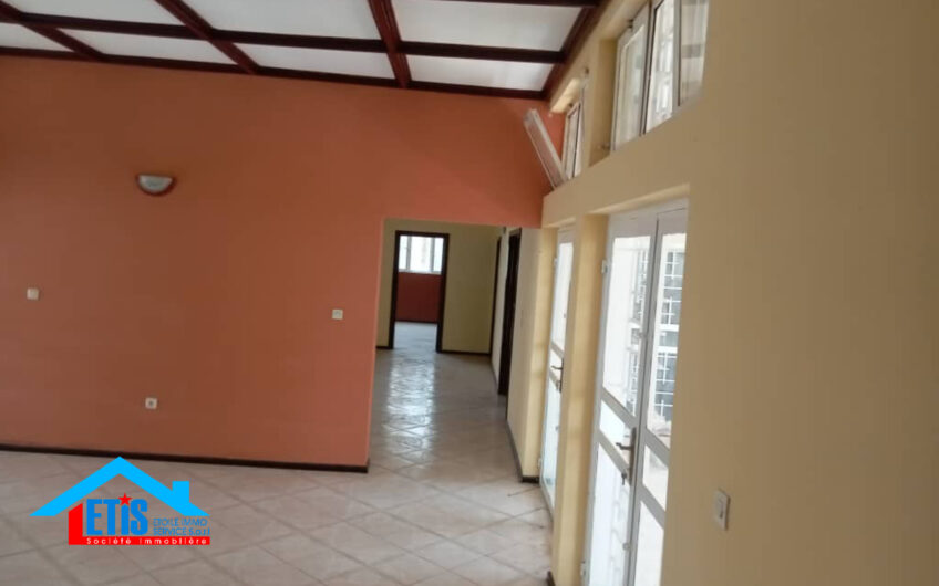 Maison a louer avec piscine dans la ville de Lubumbashi au quartier Meteo golf