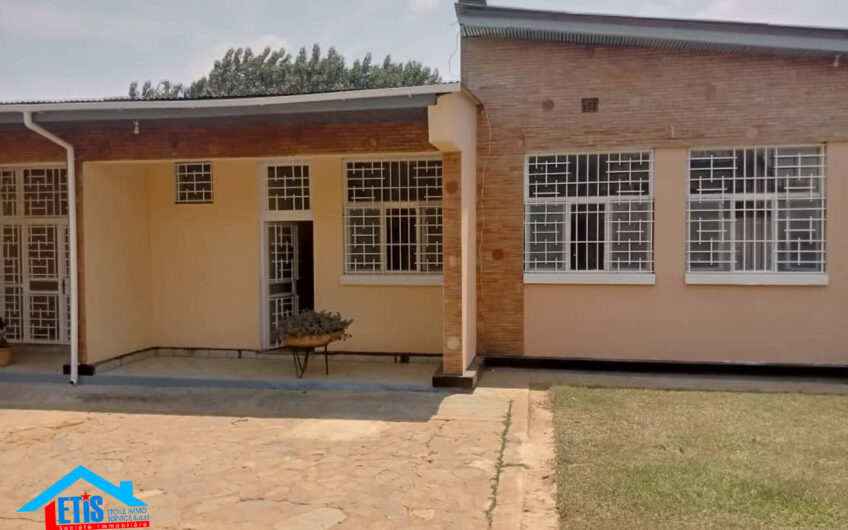 Maison a louer avec piscine dans la ville de Lubumbashi au quartier Meteo golf