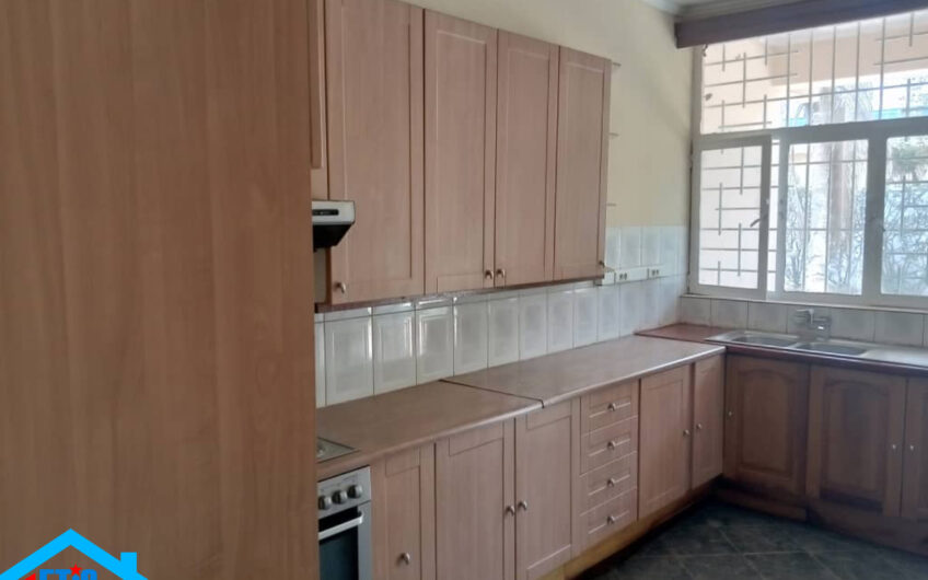 Maison a louer avec piscine dans la ville de Lubumbashi au quartier Meteo golf