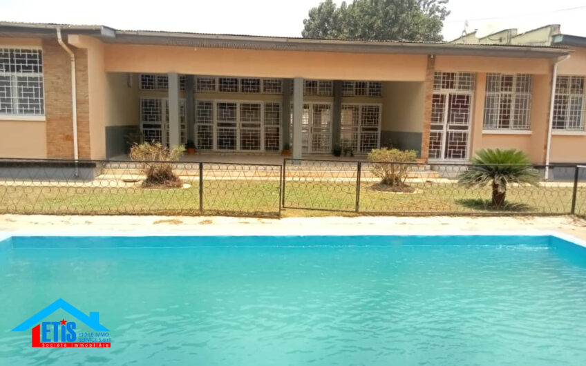Maison a louer avec piscine dans la ville de Lubumbashi au quartier Meteo golf