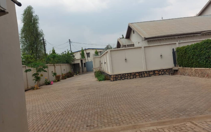 Maison a louer dans la ville de Lubumbashi au quartier golf battant