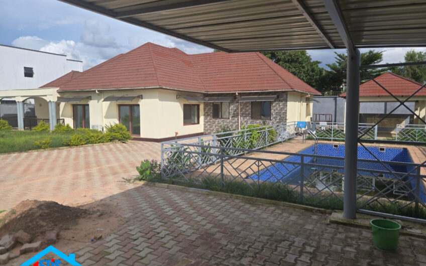 Maison à louer Lubumbashi au golf le battant avc piscine