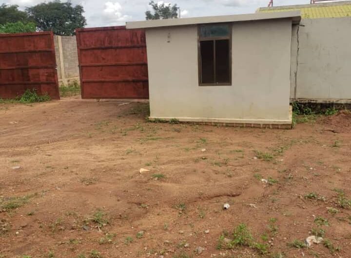 Parcelle à Vendre sur la route Likasi non loin du Péage ville de kolwezi Kolwezi 40m/80m