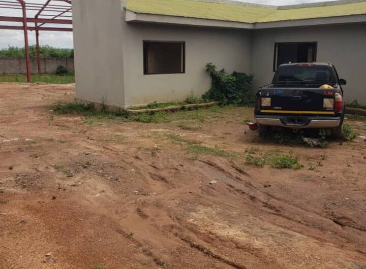 Parcelle à Vendre sur la route Likasi non loin du Péage ville de kolwezi Kolwezi 40m/80m