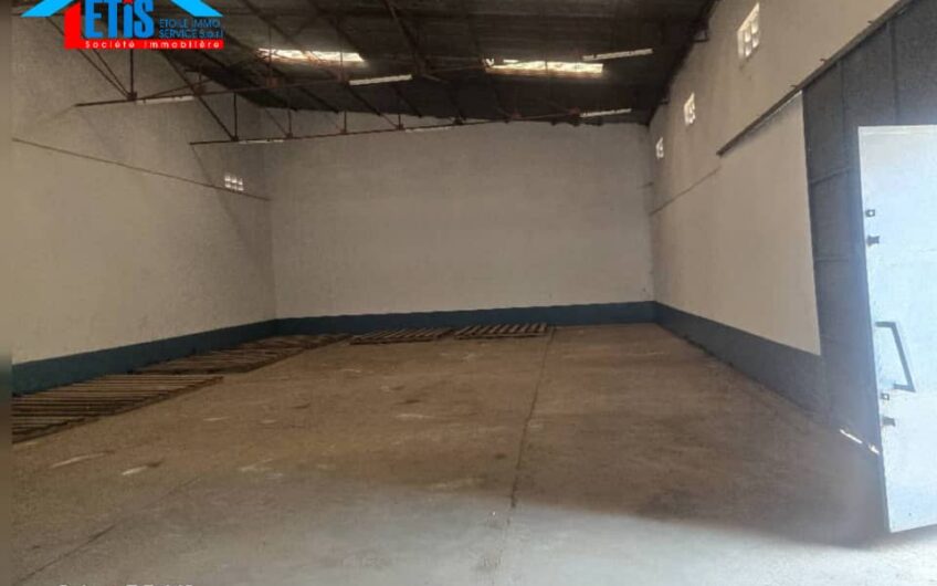 Dépot à louer au Golf Malela