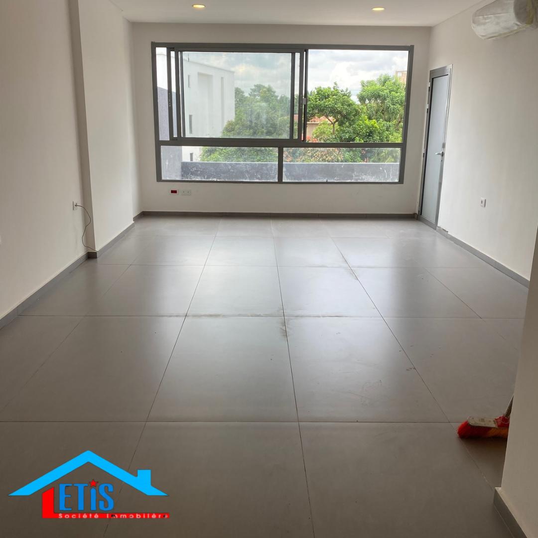 Bureau a louer a  Lubumbashi quartier Bauduin sur la route principale